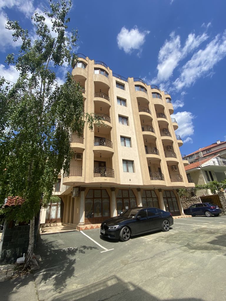 Продава се Хотел в Свети Влас - 2562 кв.м за 609 €/кв.м - Снимка #2