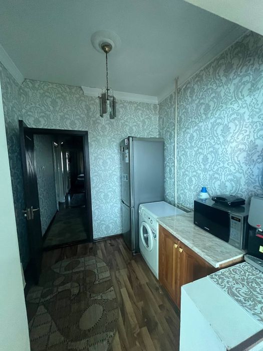 Ибн сино2.Продаётся своя 3 комнатная квартира с мебелью  и частично те