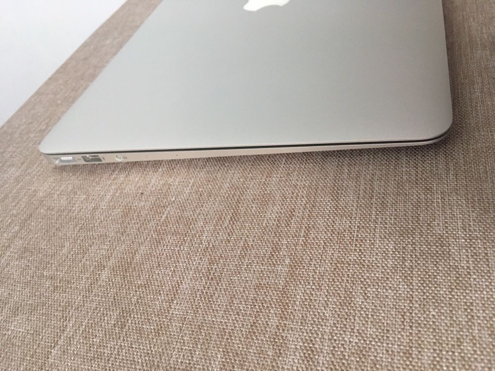 Лаптоп Apple Macbook Air 2014 - 128gb