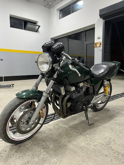 Mototsikl Yamaha XJR 400