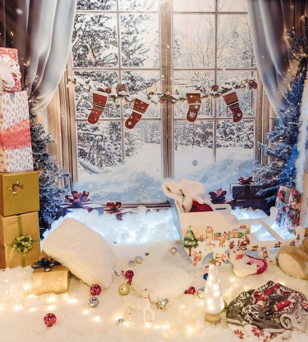 Коледен декор - Прозорец със завеси