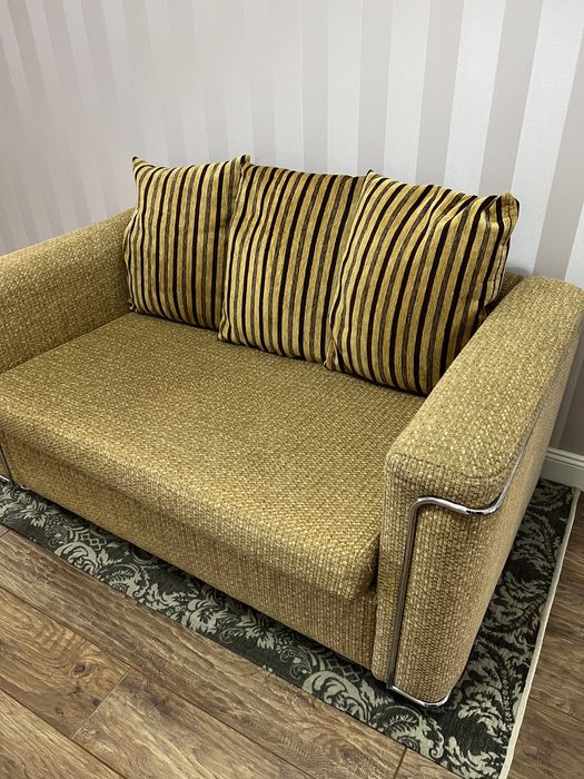 Диван двухместный