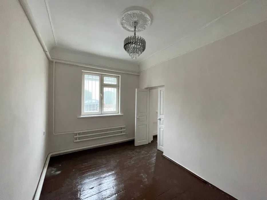 Срочно сдается дом 3 комнаты,6 соток,общий двор.Лабзак.