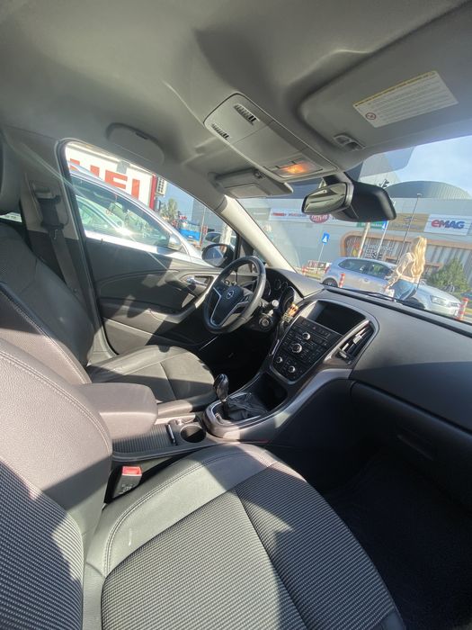 Opel Astra 2012 – 1.7 CDTI, 6 trepte, 140 CP – în stare foarte bună.