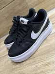 Adidasi Nike, impecabili