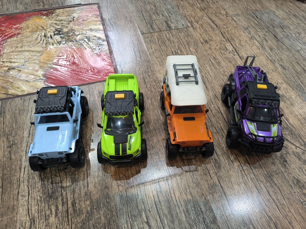 Кемпери Dicky toys и Камион-цистерна от Хиполенд
