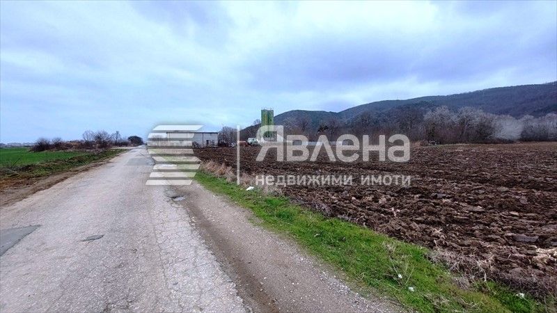 Переспективен парцел близо до гр.Обзор