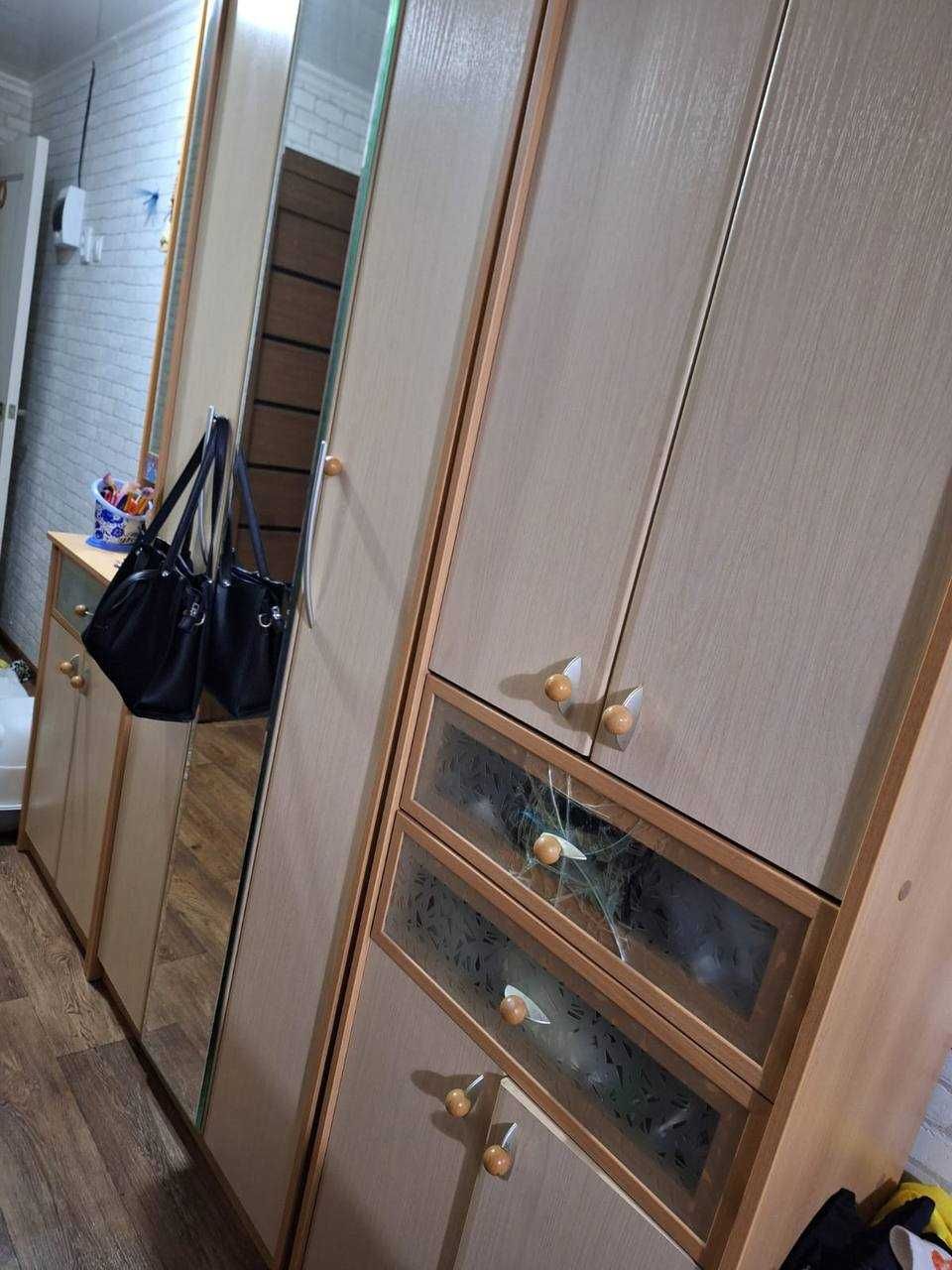 Продаю шкаф для прихожей