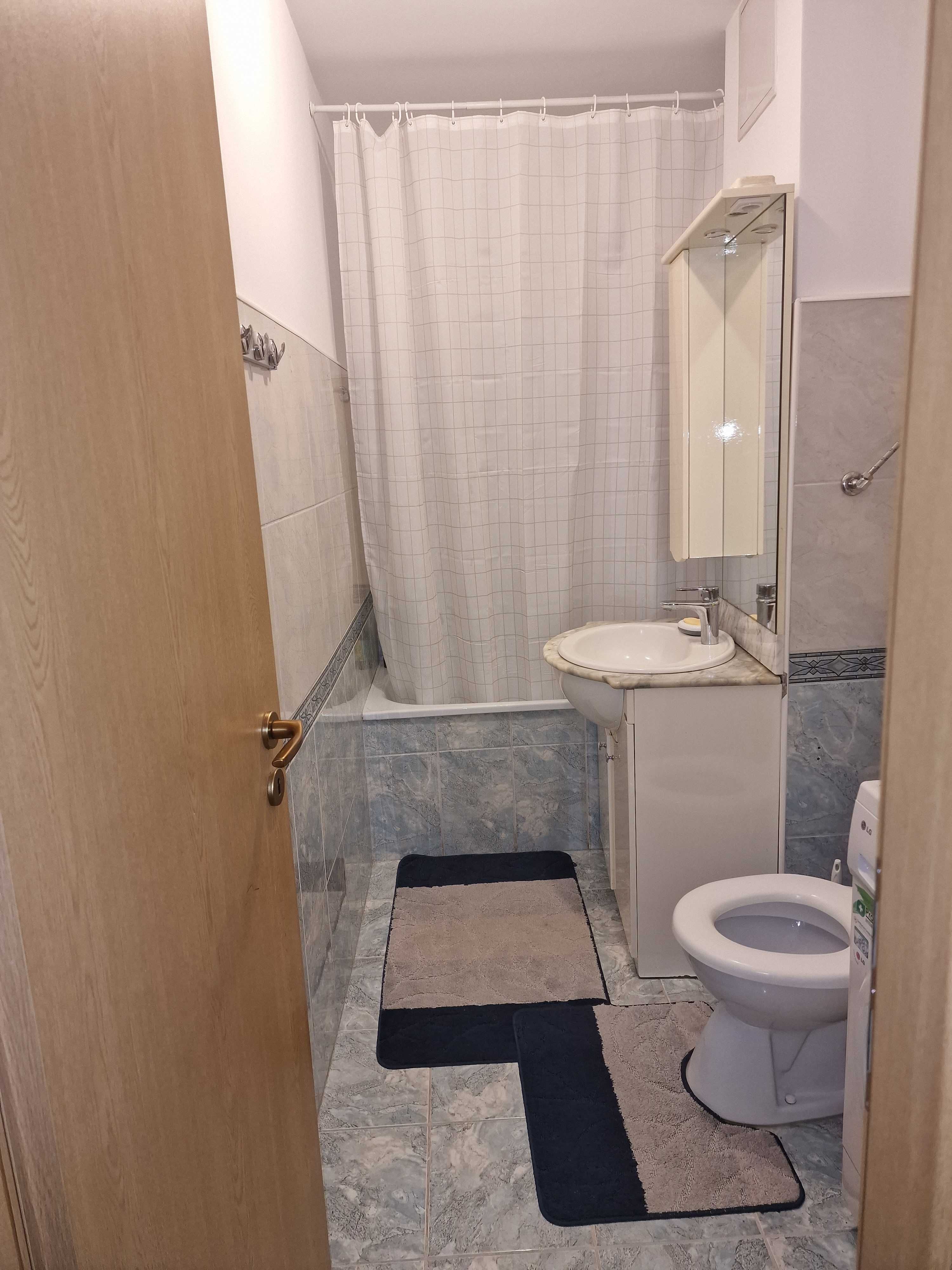 Proprietar vand apartament 4 camere et. 1 pe str Irlanda 80m2 hol in H