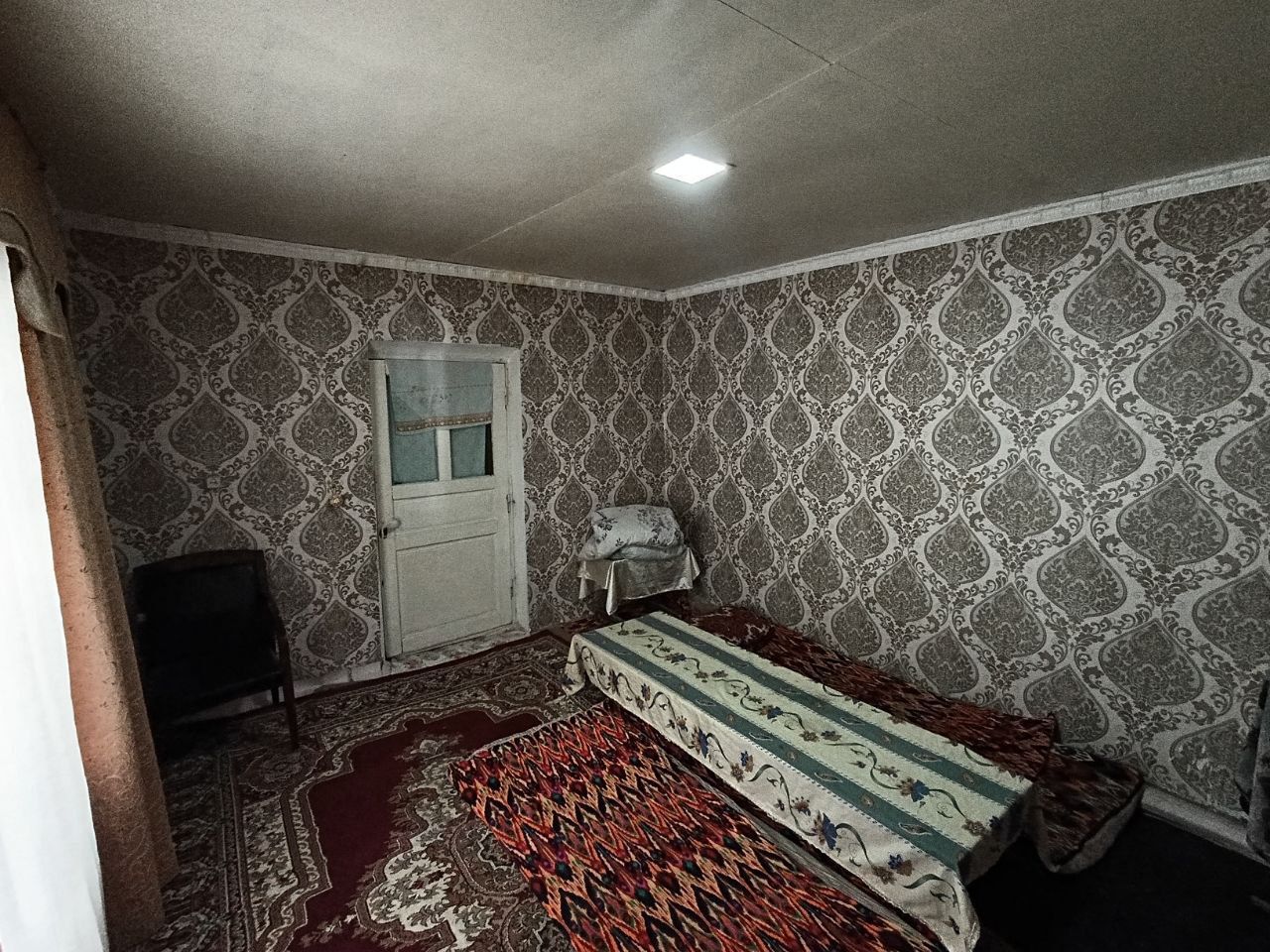 Hovli sotiladi 6 sotix kvartra moshin barter bor