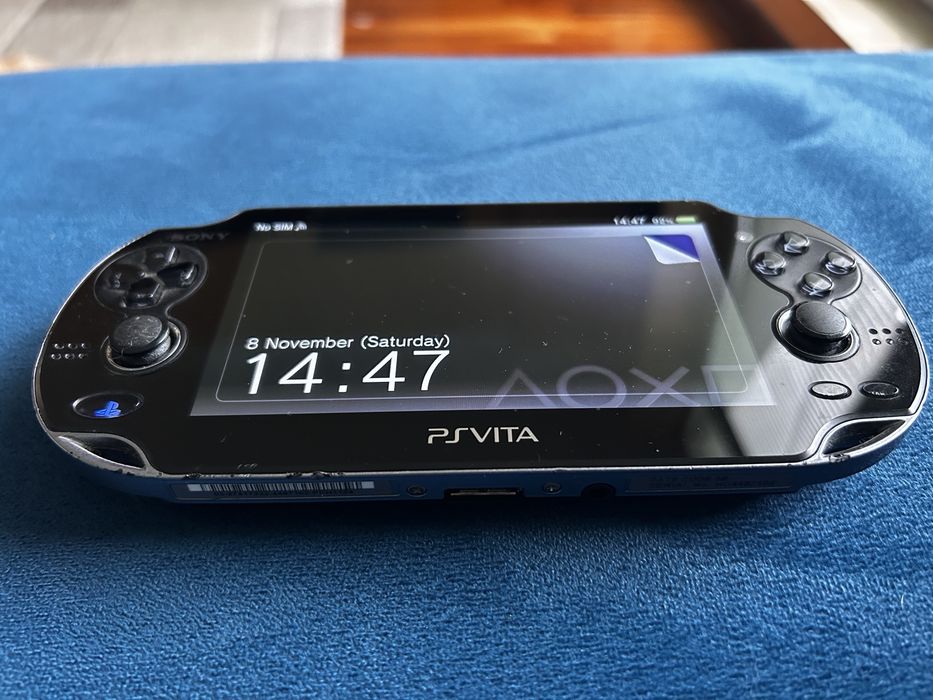 PS Vita с аксесоари