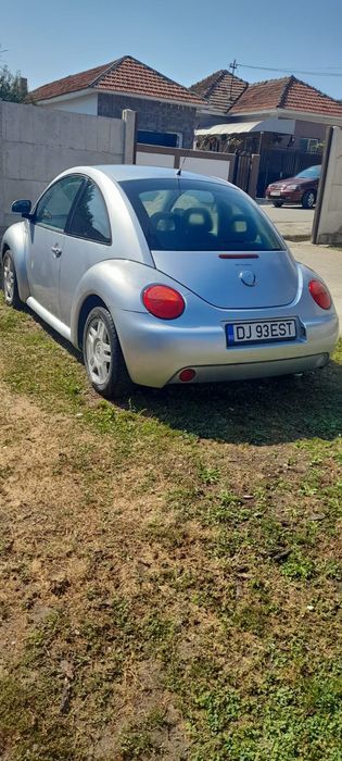 Vând Volkswagen Beetle