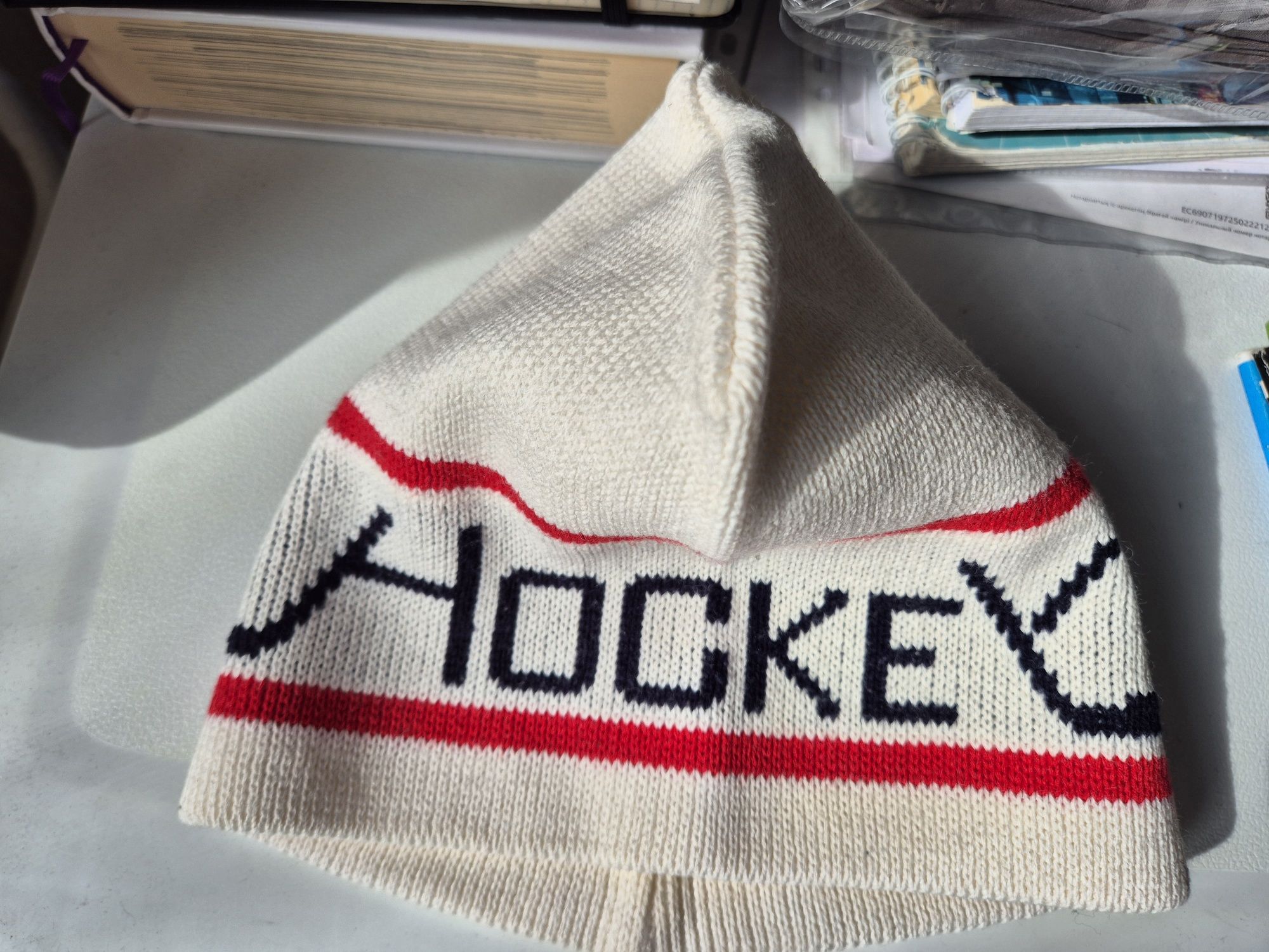 Продам шапку вязанную "HockeY"