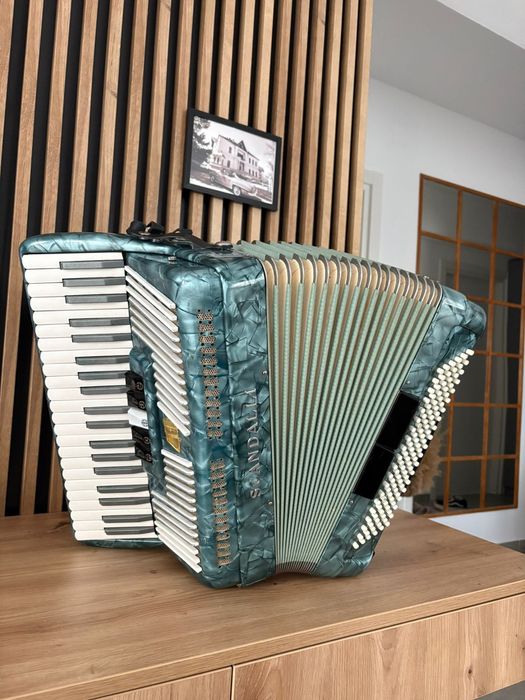 Acordeon Scandalli cu 120 de basi