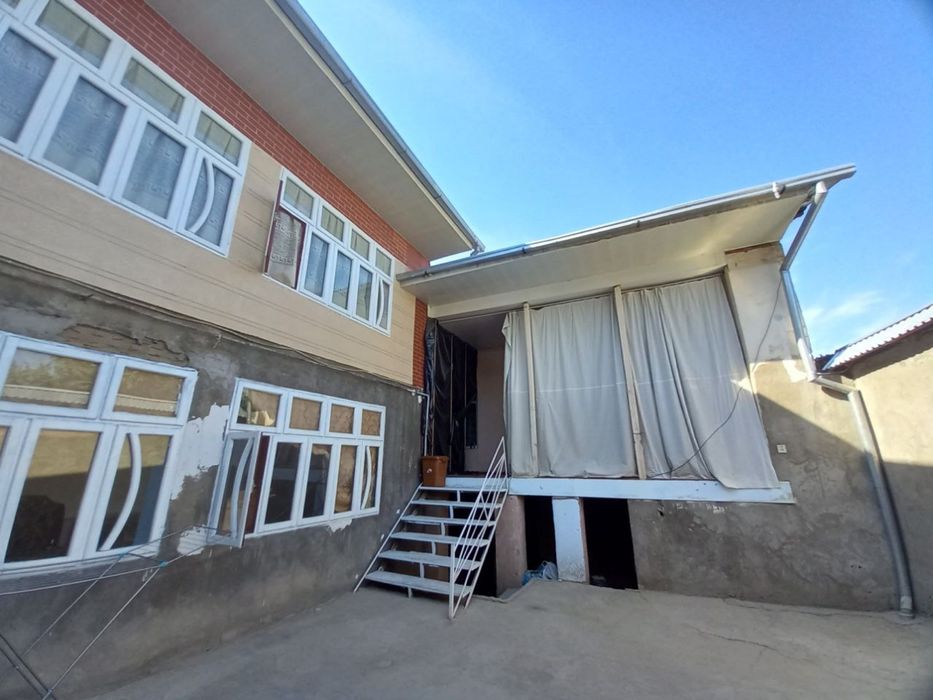 Циoльковский  дом продается , своя 2 этажный . 10 комнат, 2 санузла.