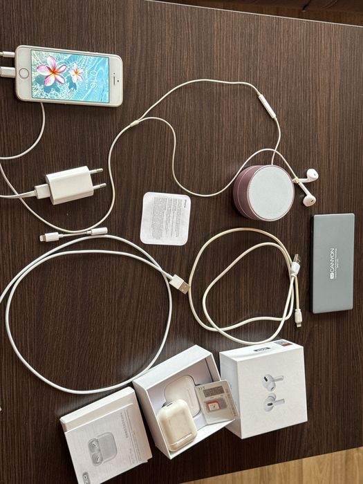 iPhone SE 32GB – Rose Gold + аксесоари