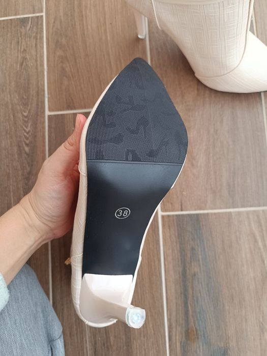 Бежови елегантни, официални боти, размер 38