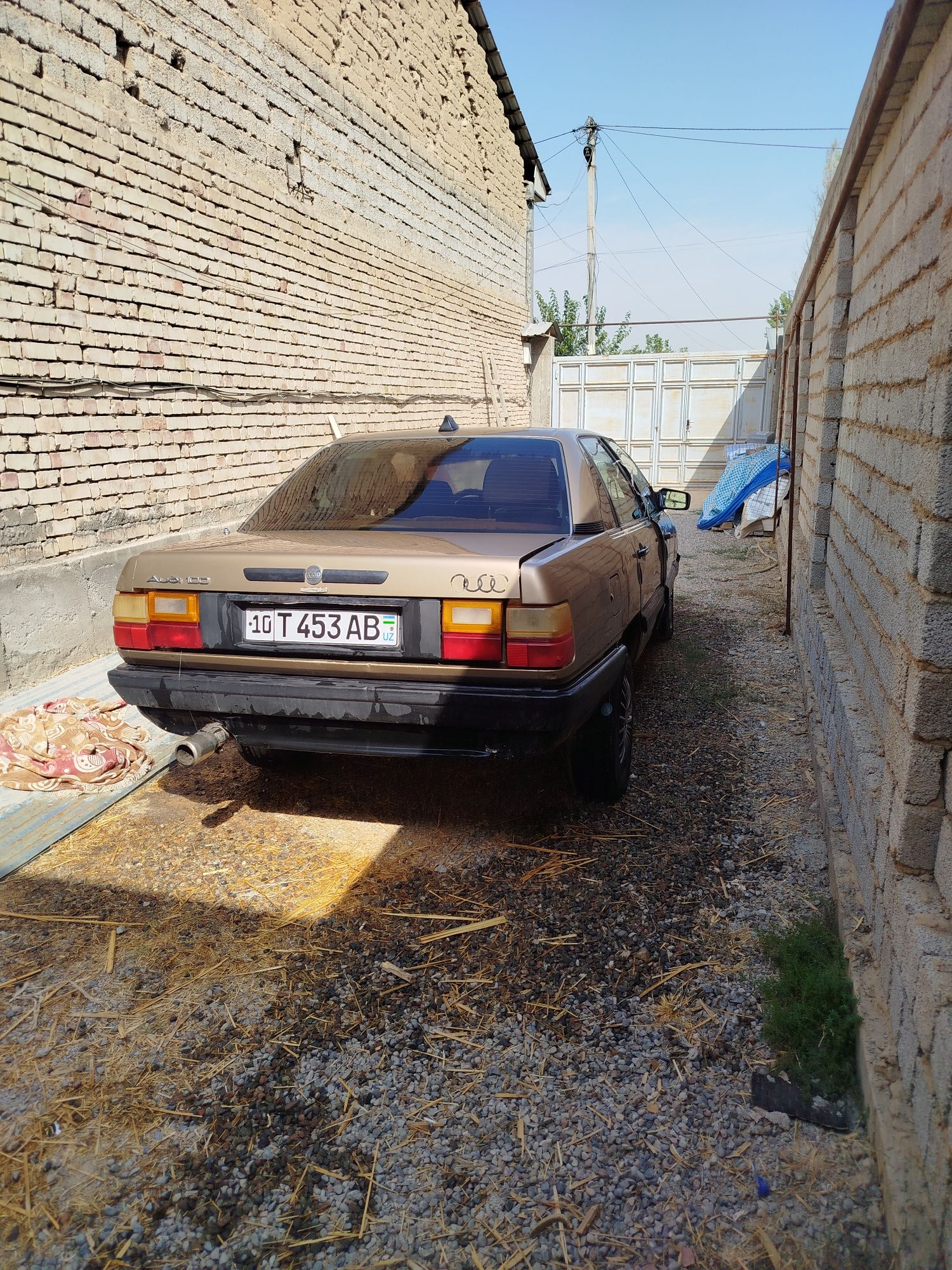 Audi 100 srochna sotiladi