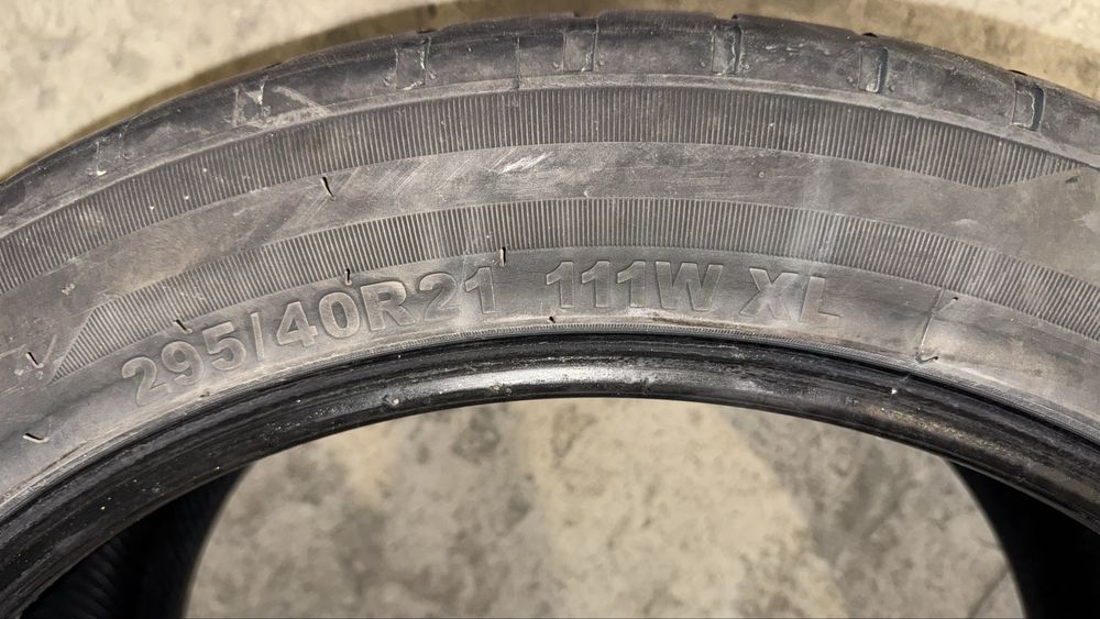 Четири Летни гуми и зимна една 295/40/R21