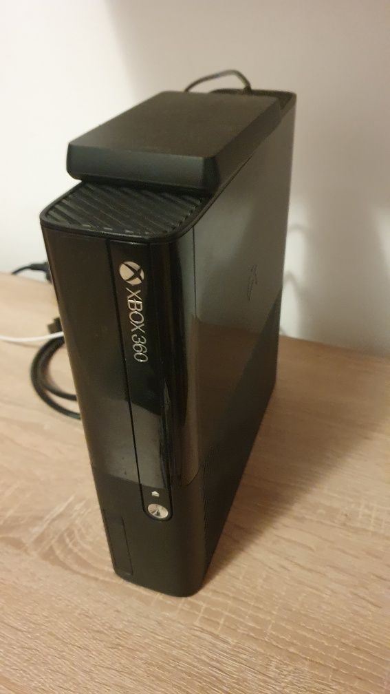 Продавам Xbox 360E 2013г. 1tb RGH хакнат