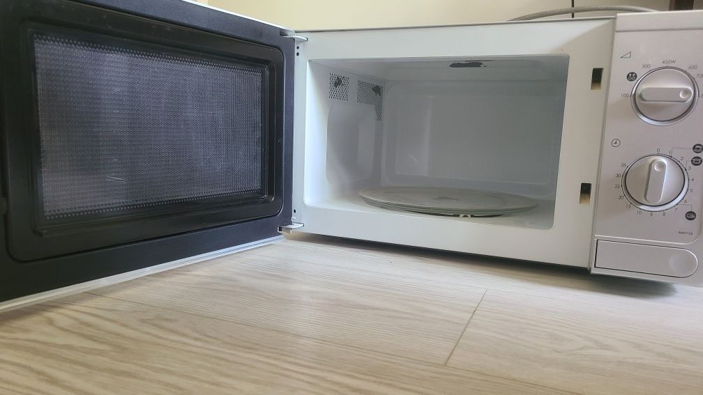 Микроволновка Samsung MW71ER
