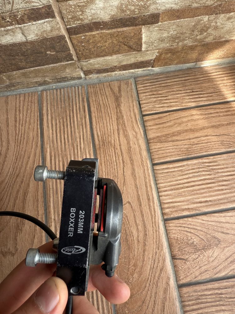 Продавам предна спирача shimano slx