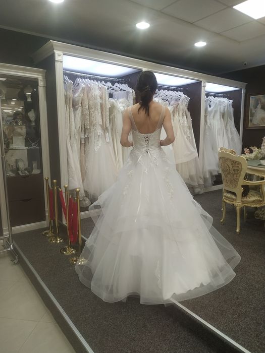 Булчинска рокля, без никакви забележки. Преминала химическо чистене