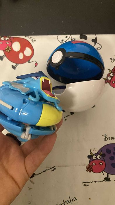 Bakugani cu cartonase si cutie Pokemon