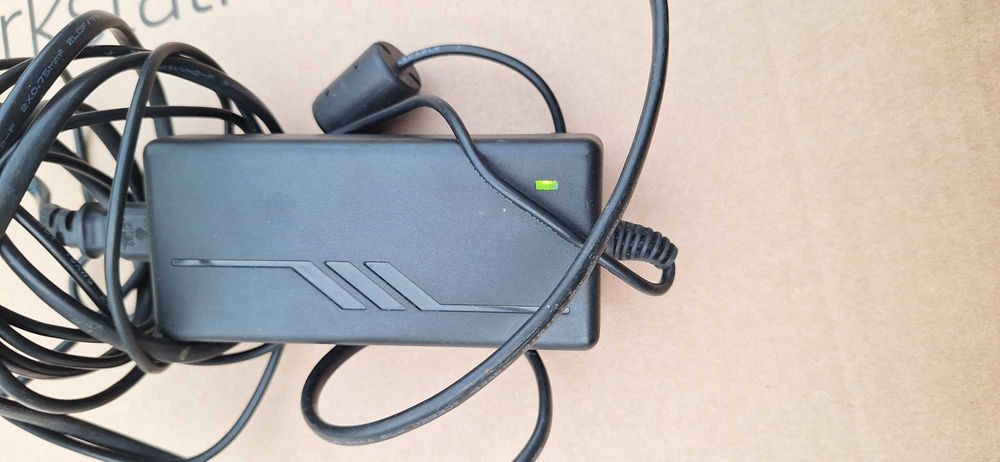 Alimentator 12V de la 2 la 4A