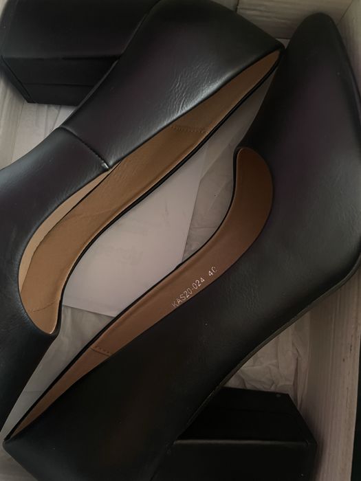 Черни токчета носени веднъж