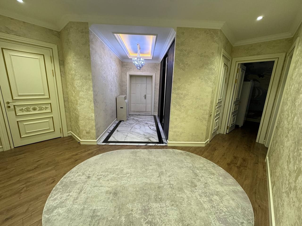 Аренда 4/7/8 Себзор Ж/К Golden House 140-кв.м 2 та санузел бор