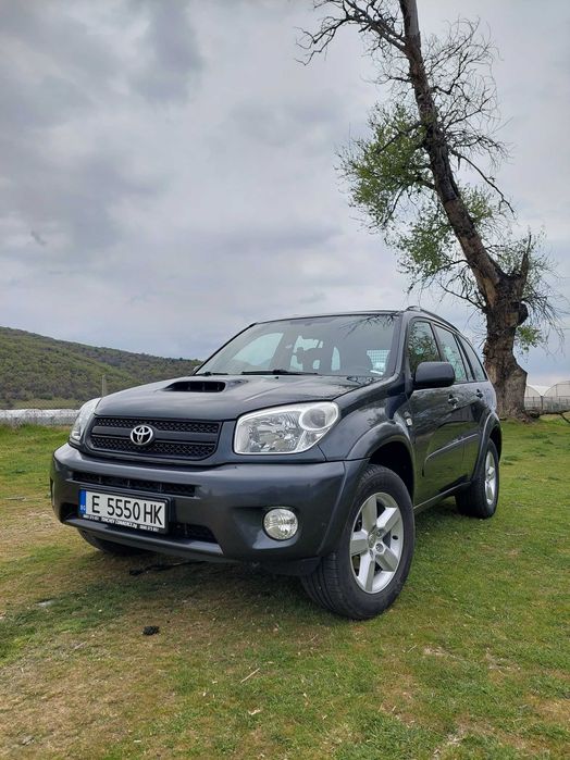 Продавам Тойота РАВ 4