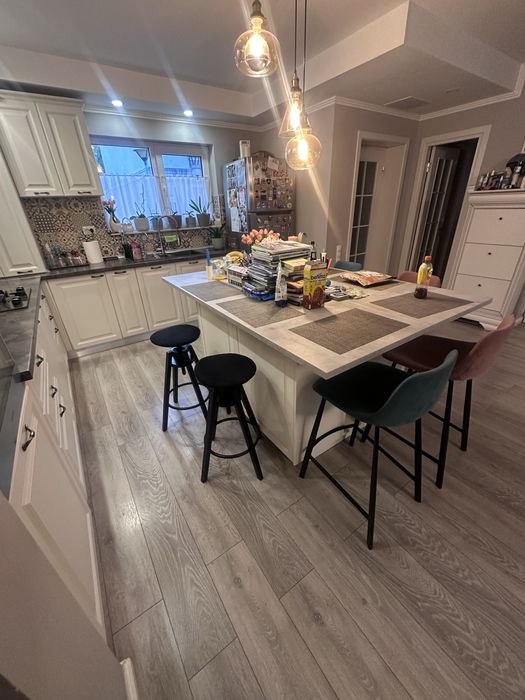 Bucatarie complet mobilata + insula