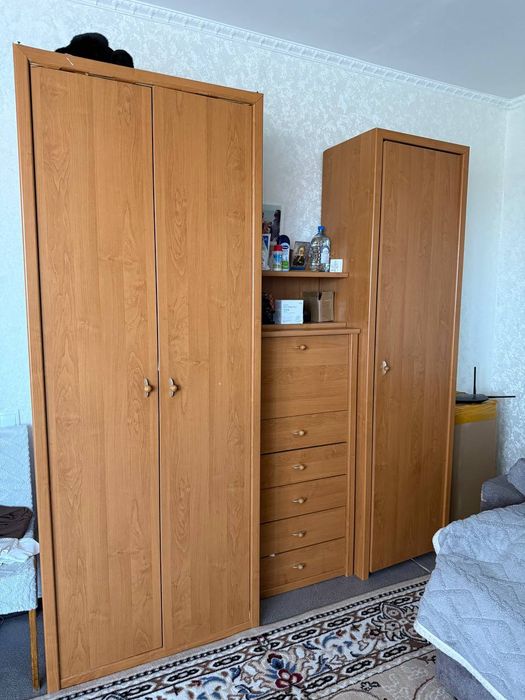 Три шкафа общ Ширина 195 см не соединены между собой
