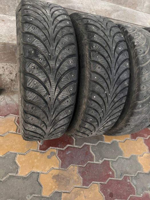 Продаётся зимние шипованные шины