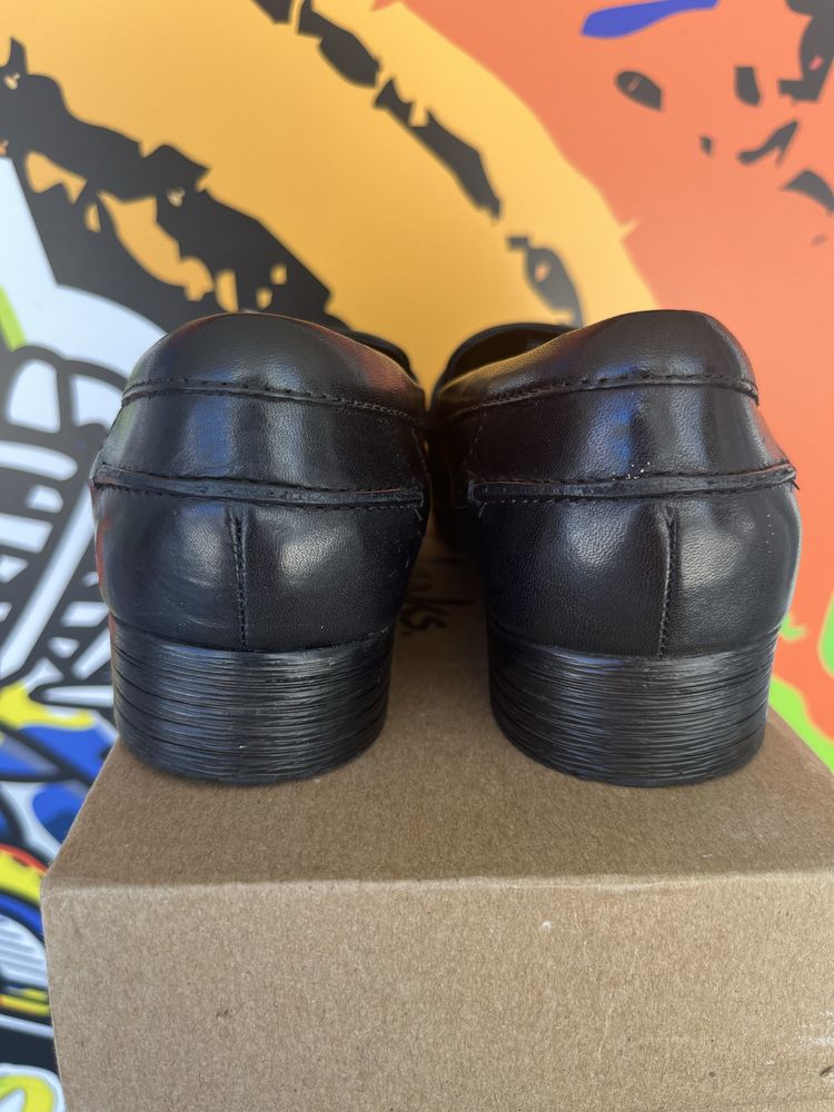 Обувки на Clarks