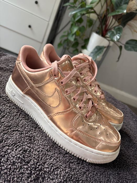 Nike маратонки rosegold