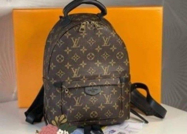 Set LV,rucsac +portofel,model unisex, saculet, etichetă incluse