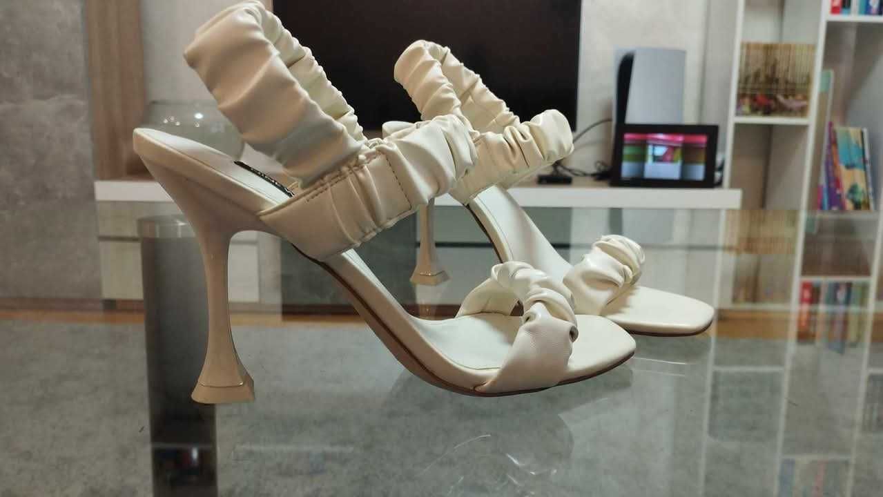 Бели сандали Nine west 40 номер