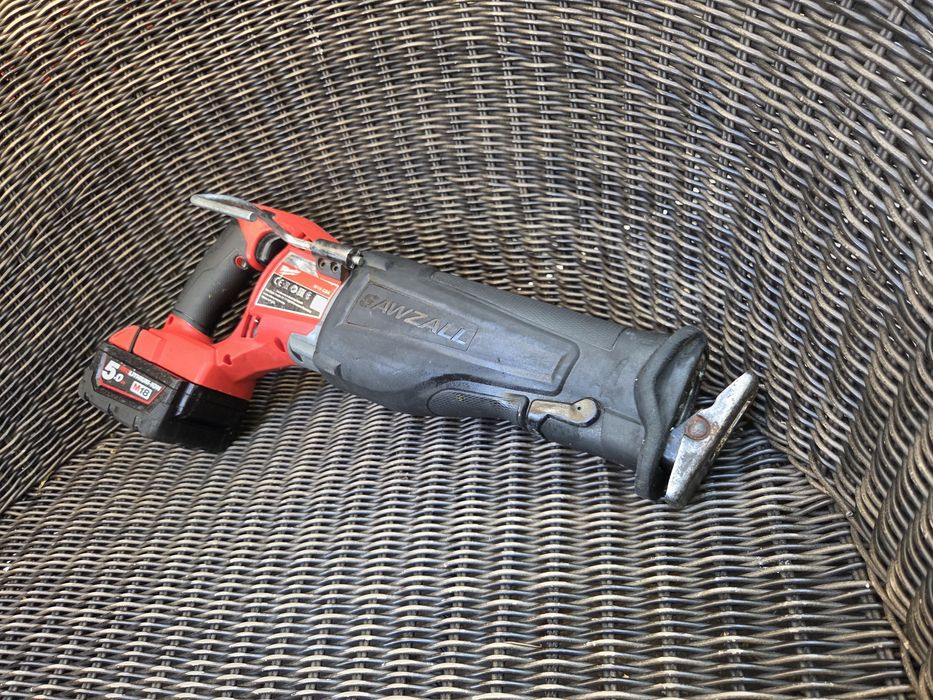 Fierăstrău sabie Milwaukee M18 CSX + acumulator 5 ah