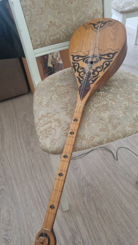 Продам сломанную домбру