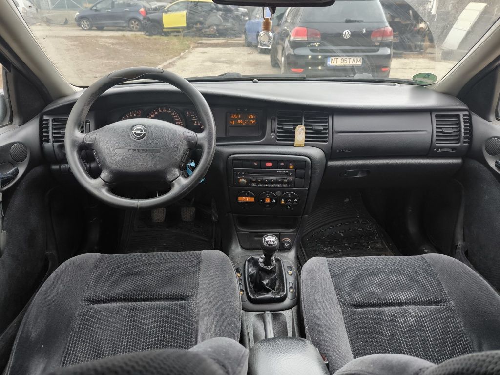 Dezmembrez Opel Vectra B motor 1.8 faruri cu xenon!