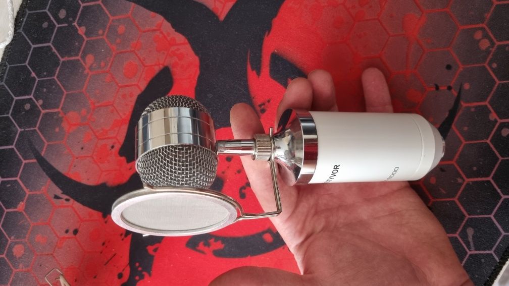 Белый студийный микрофон BM800 + держатель