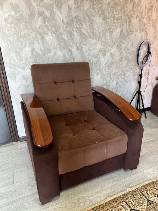 Продается диван и два кресло