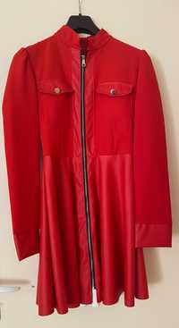 Дамско червено яке S размер