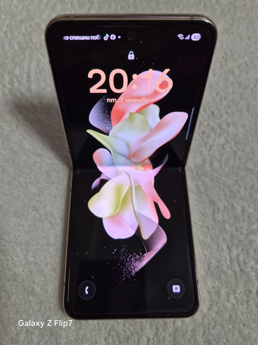 Телефон Samsung flip 4