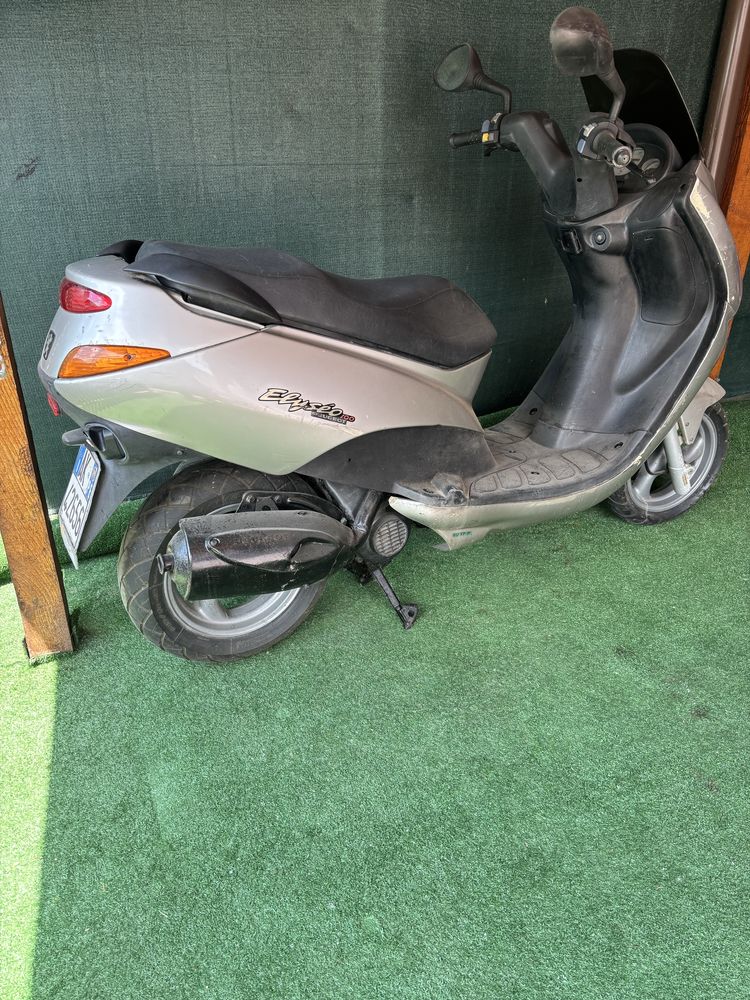 Scuter Pegeout Elizeu  - 100 cm  Italia
