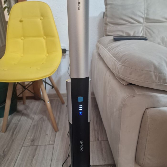 Aspirator vertical Cecotec FreeGo Wash