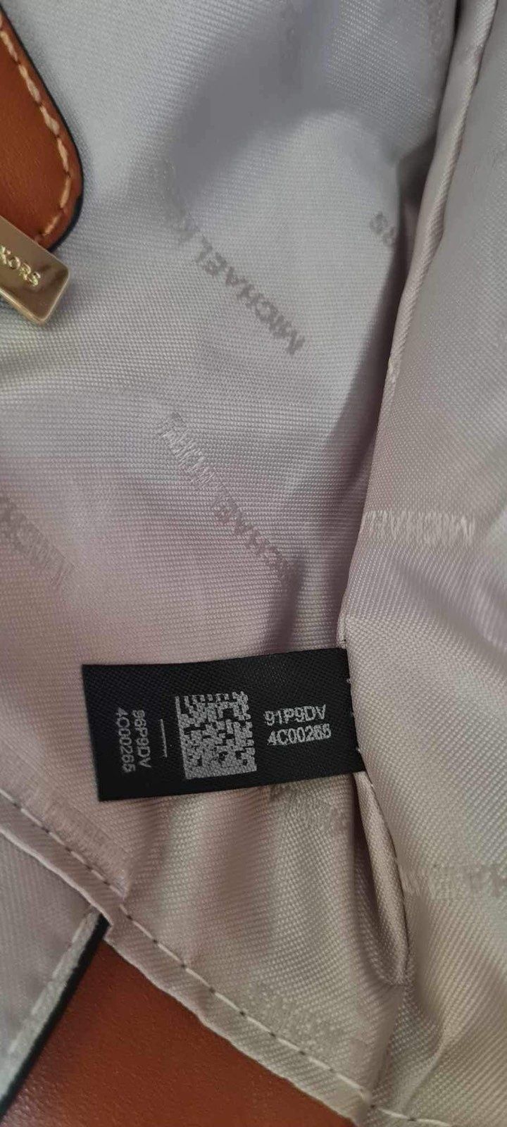 ОРИГИНАЛНА дамска чанта на Michael Kors