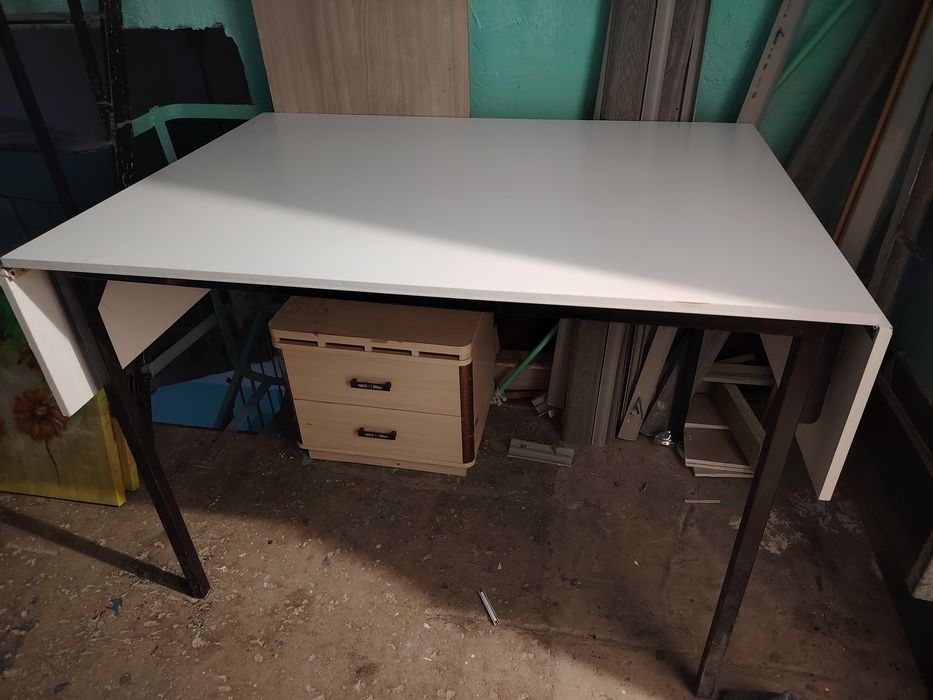 Продам стол раскладной 1 м на 70 см в собранном виде